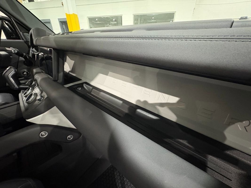 Used 2024 Land Rover Defender 110 S image 44