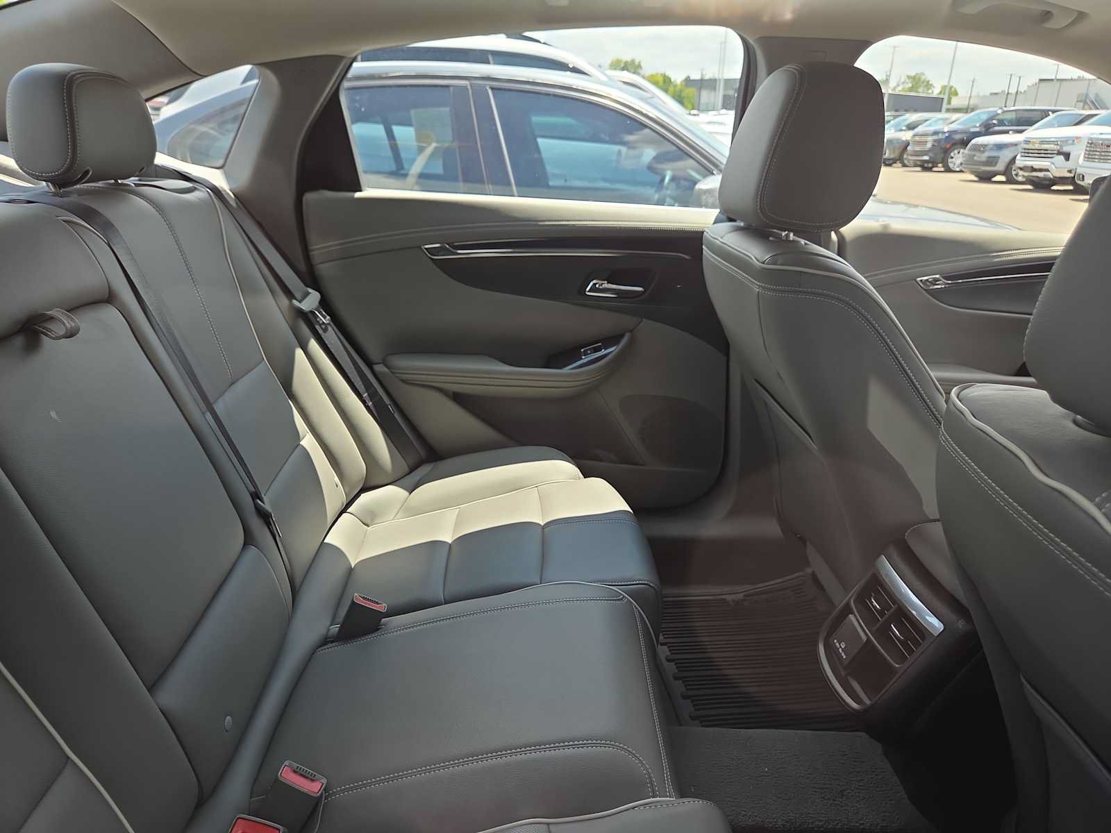 Used 2017 Chevrolet Impala Premier w/ Enhanced Convenience Package FWD image 10