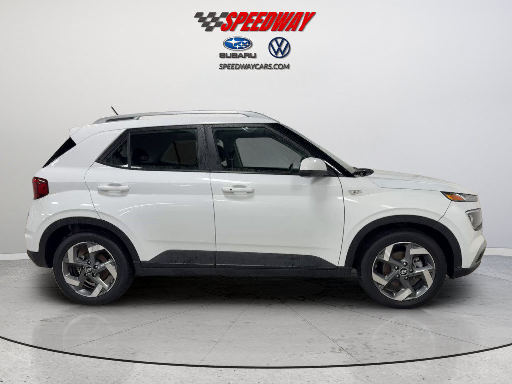 Used 2025 Hyundai Venue SEL FWD image 4