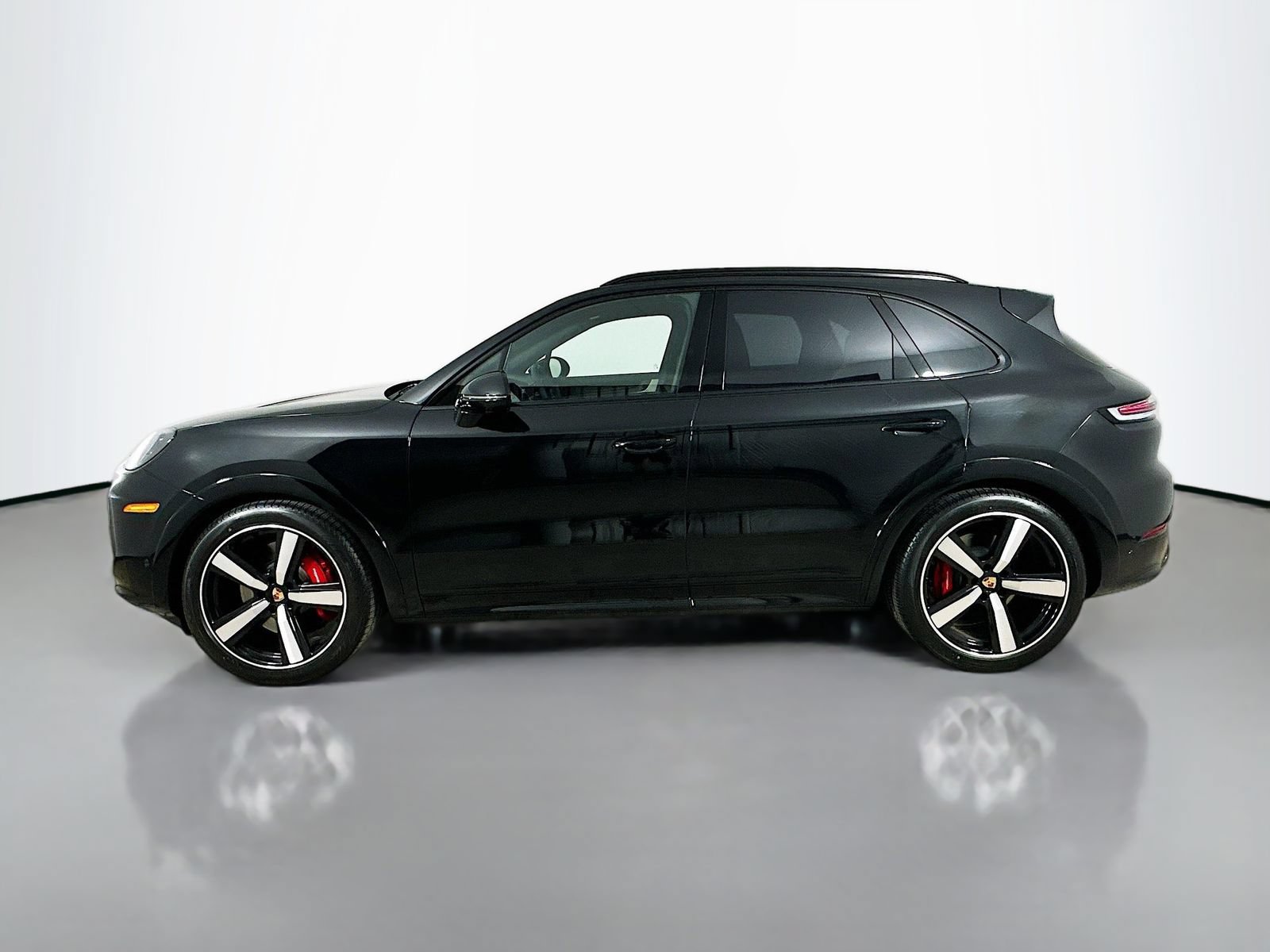 New 2026 Porsche Cayenne GTS AWD/4WD image 8