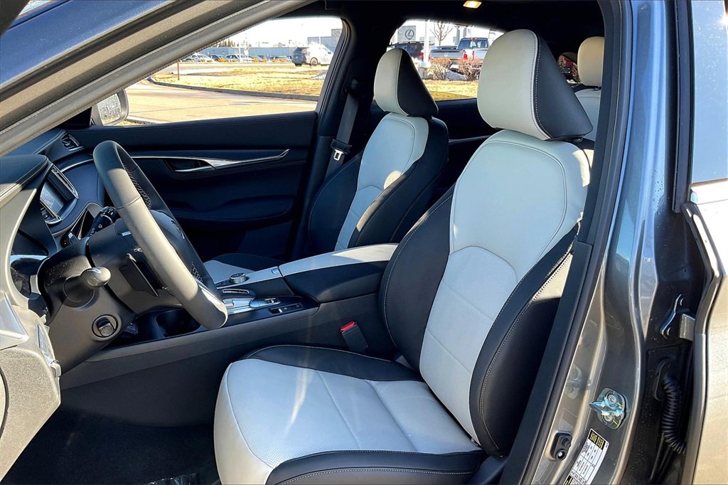 New 2025 INFINITI QX55 Essential image 9