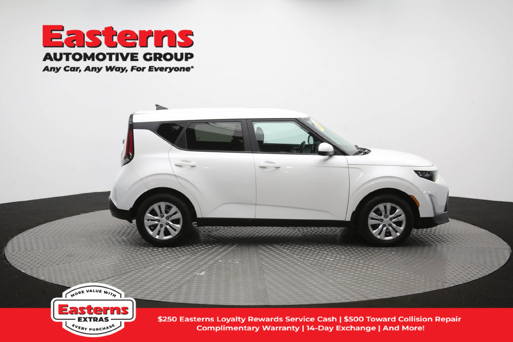 Used 2023 Kia Soul LX FWD image 44
