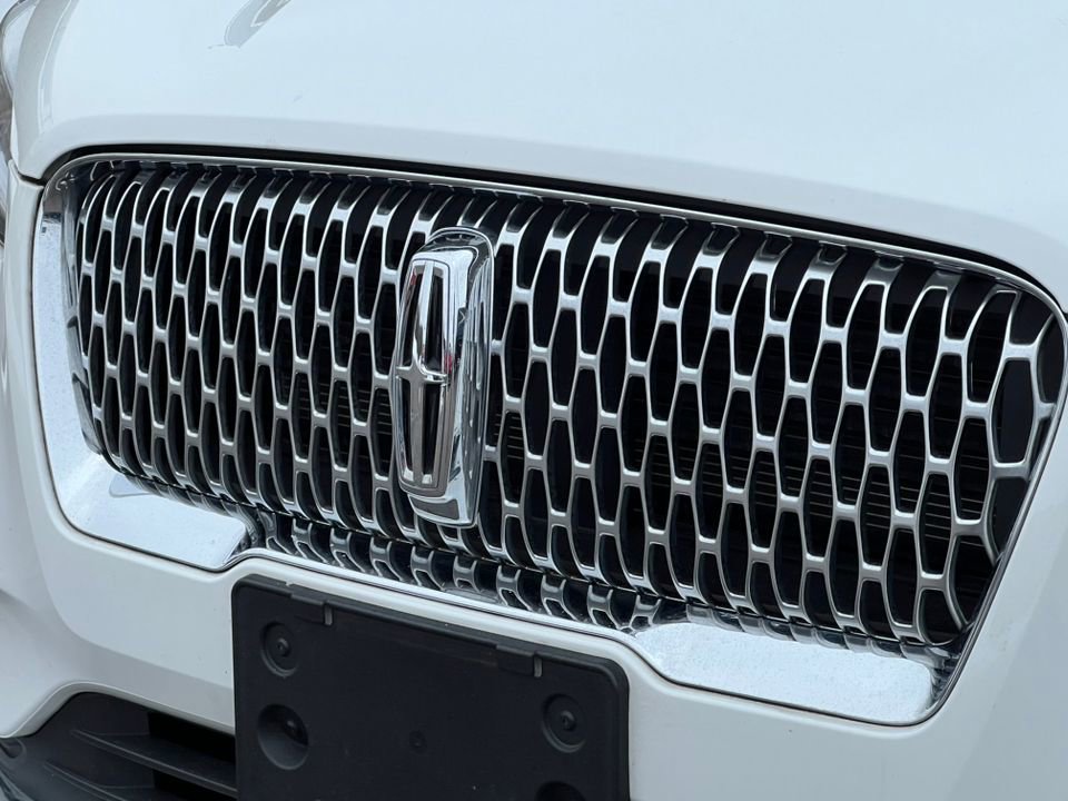 Used 2022 Lincoln Corsair AWD w/ Premium Package image 37