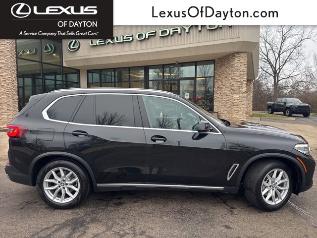 Used 2023 BMW X5 xDrive40i w/ Parking Assistance Package image 2