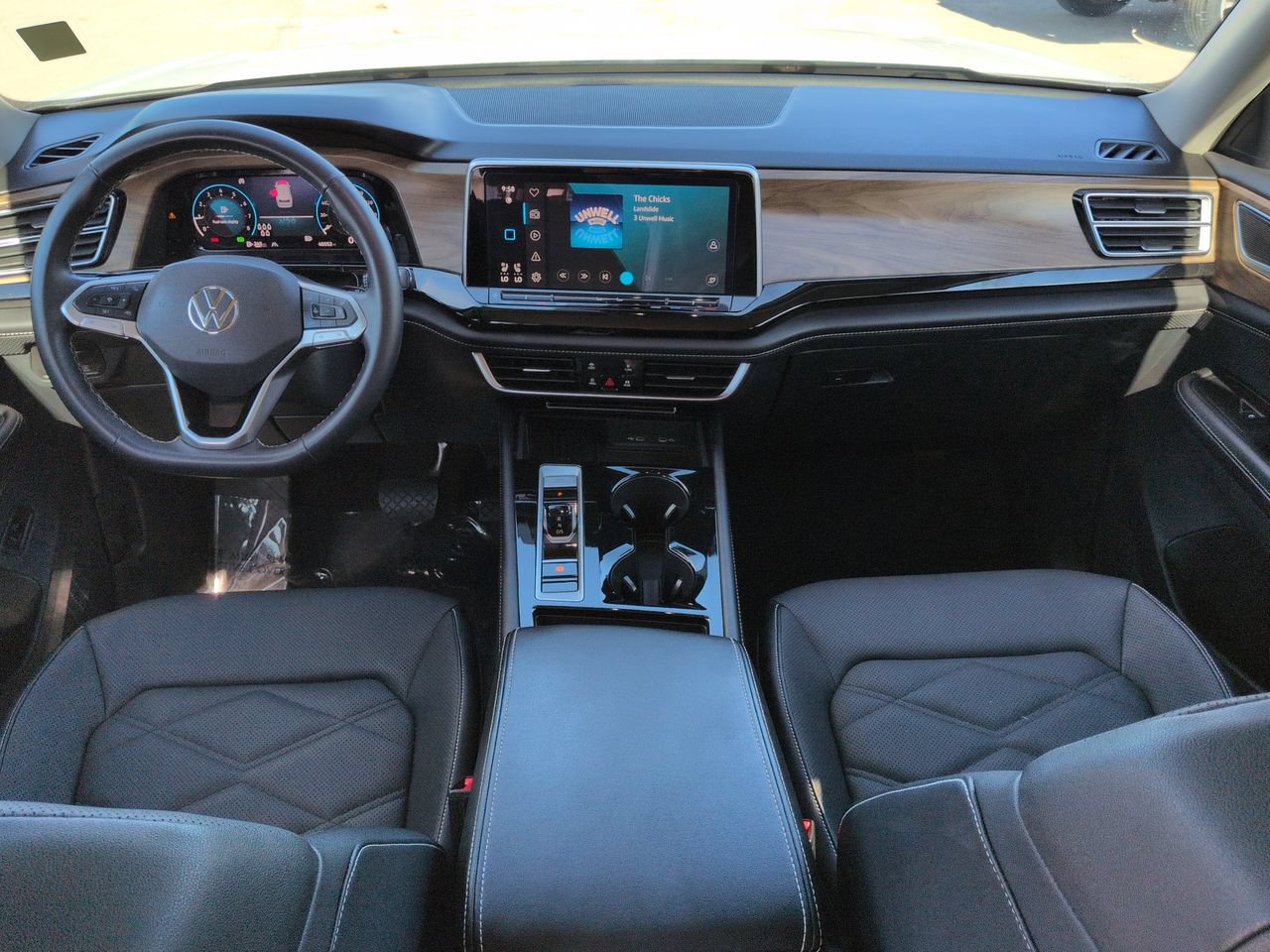 Used 2025 Volkswagen Atlas SE FWD image 14