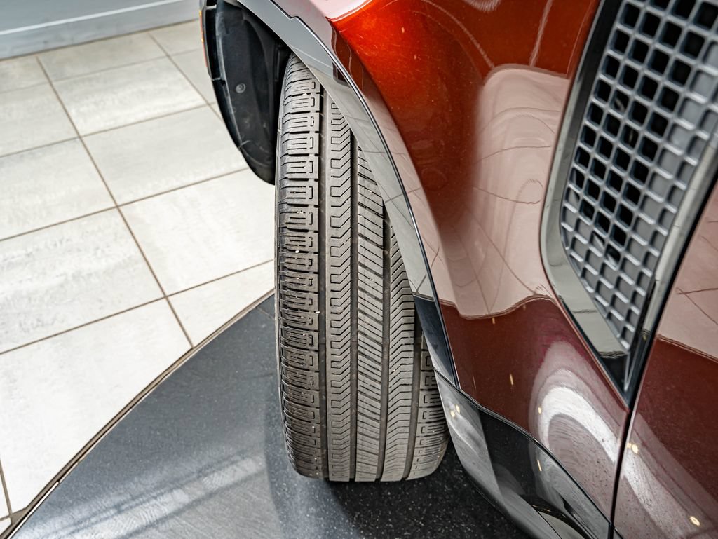 Used 2025 Land Rover Defender 130 X-Dynamic SE AWD/4WD image 47