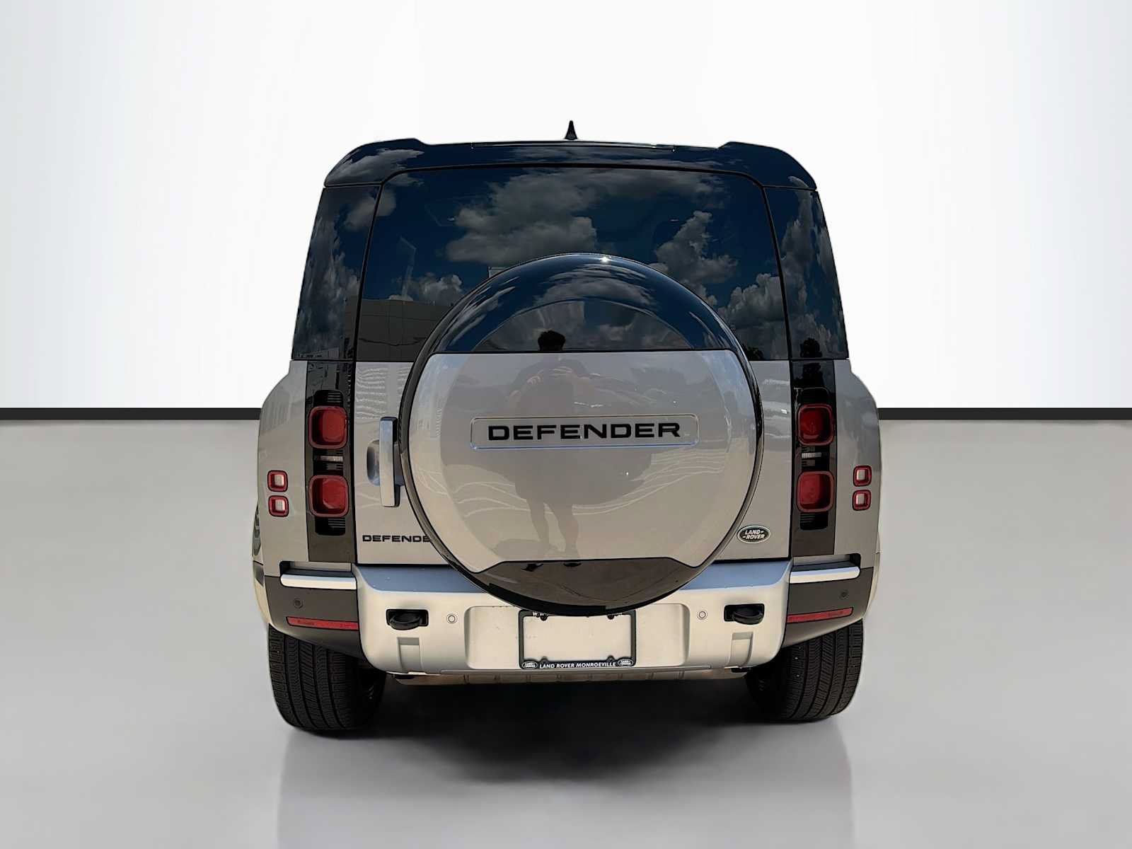 Certified 2023 Land Rover Defender 90 S AWD/4WD image 4