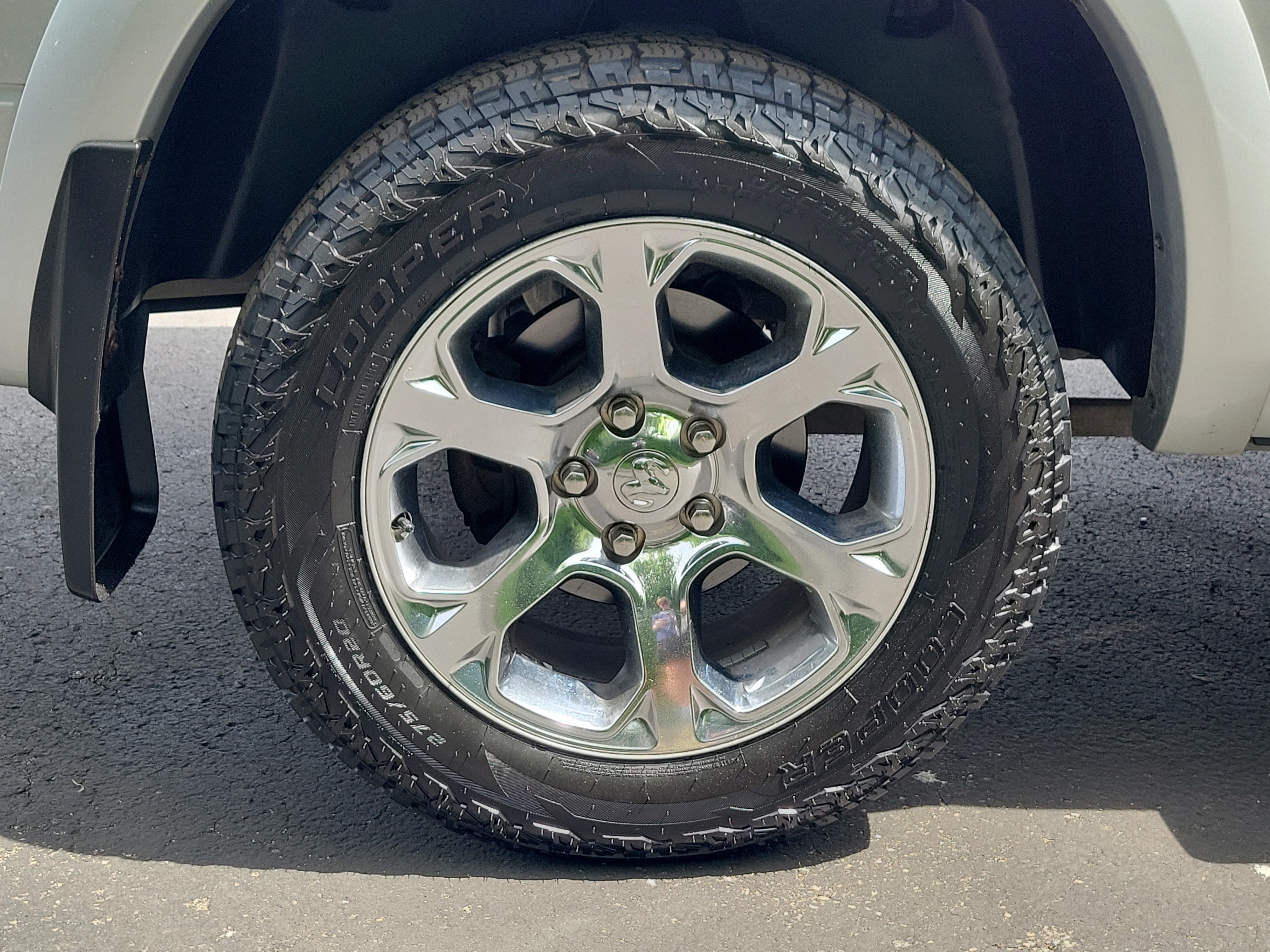 Used 2016 RAM 1500 Laramie AWD/4WD image 6