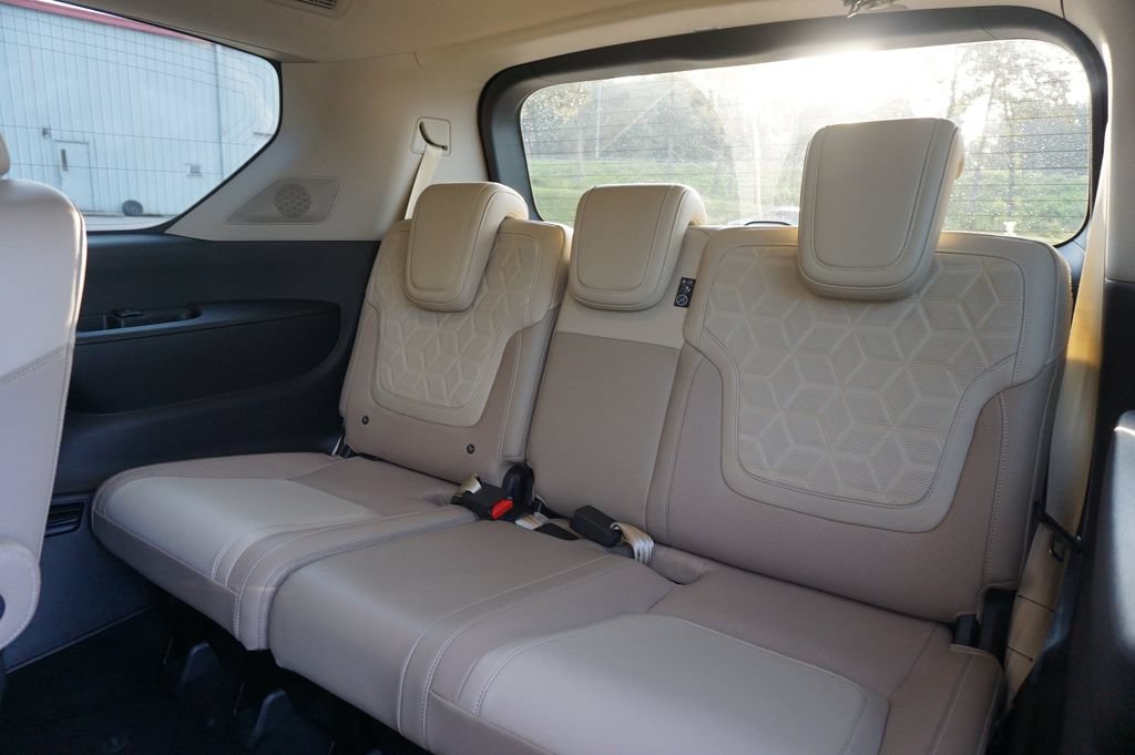 Used 2025 Nissan Armada Platinum RWD image 17