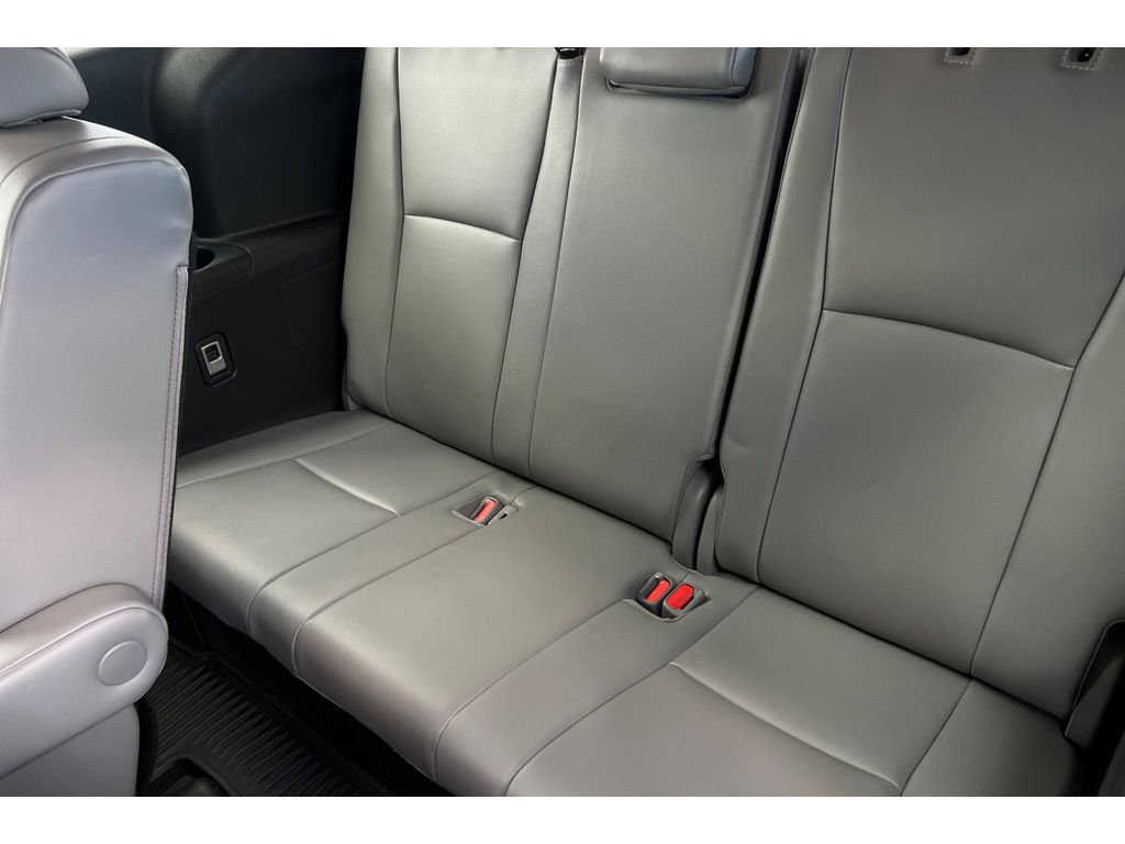 Used 2023 Toyota Highlander XLE image 17