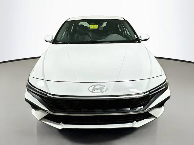 New 2026 Hyundai Elantra SE FWD image 2