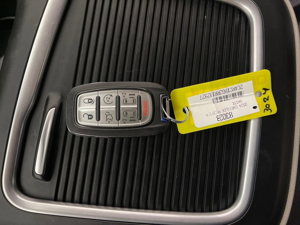 Used 2024 Chrysler Pacifica Touring-L image 24