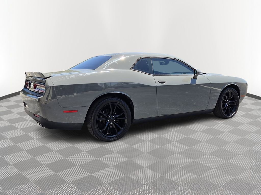Used 2019 Dodge Challenger SXT RWD image 6