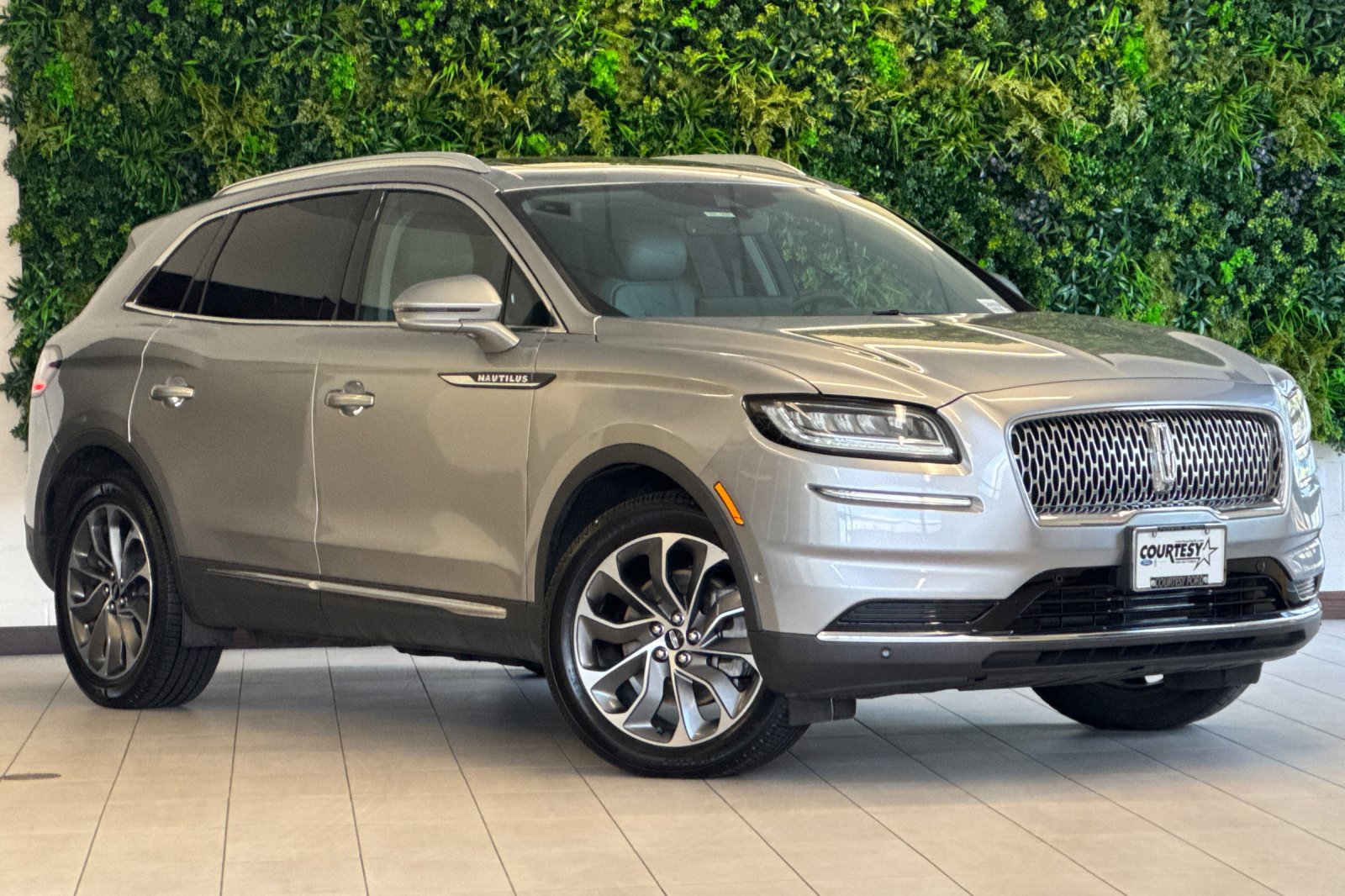 Used 2023 Lincoln Nautilus Reserve w/ Equipment Group 201A