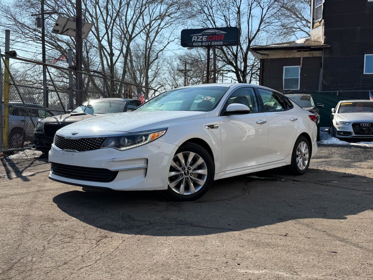 Used 2017 Kia Optima EX image 3