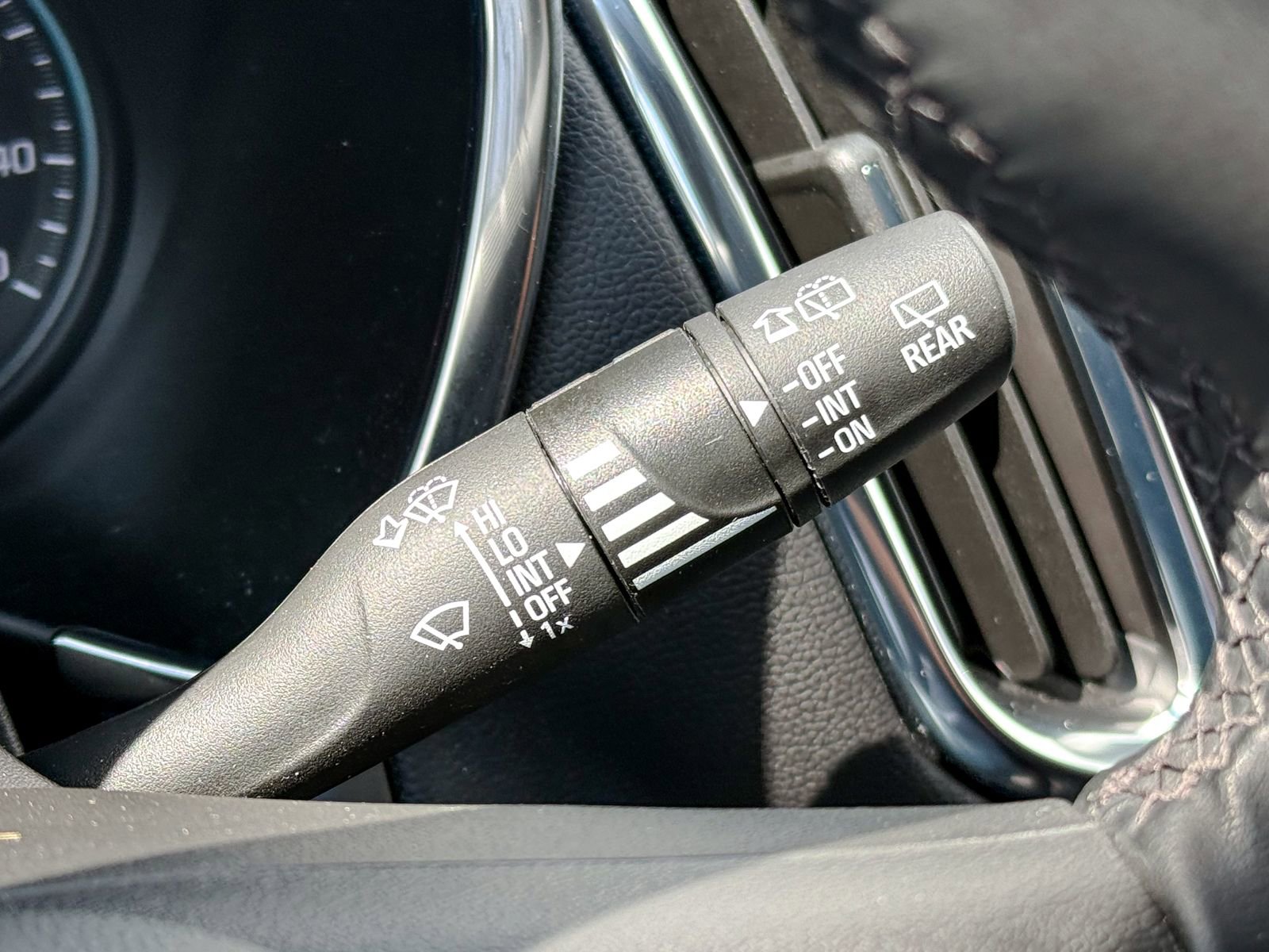 Used 2024 Chevrolet Equinox LT image 28