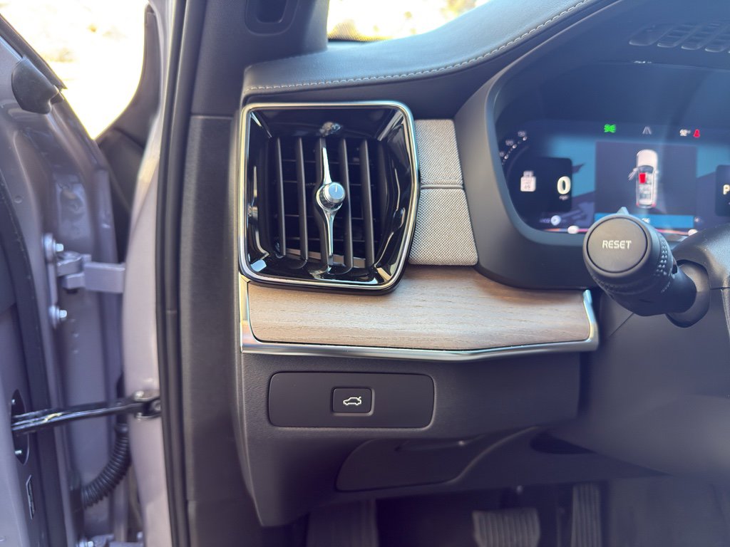 New 2026 Volvo XC90 B6 Plus w/ Protection Package Premier image 23