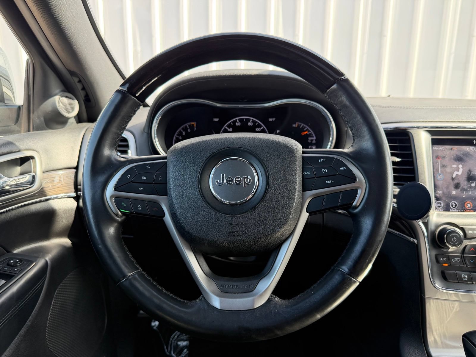 Used 2018 Jeep Grand Cherokee Overland AWD/4WD image 14
