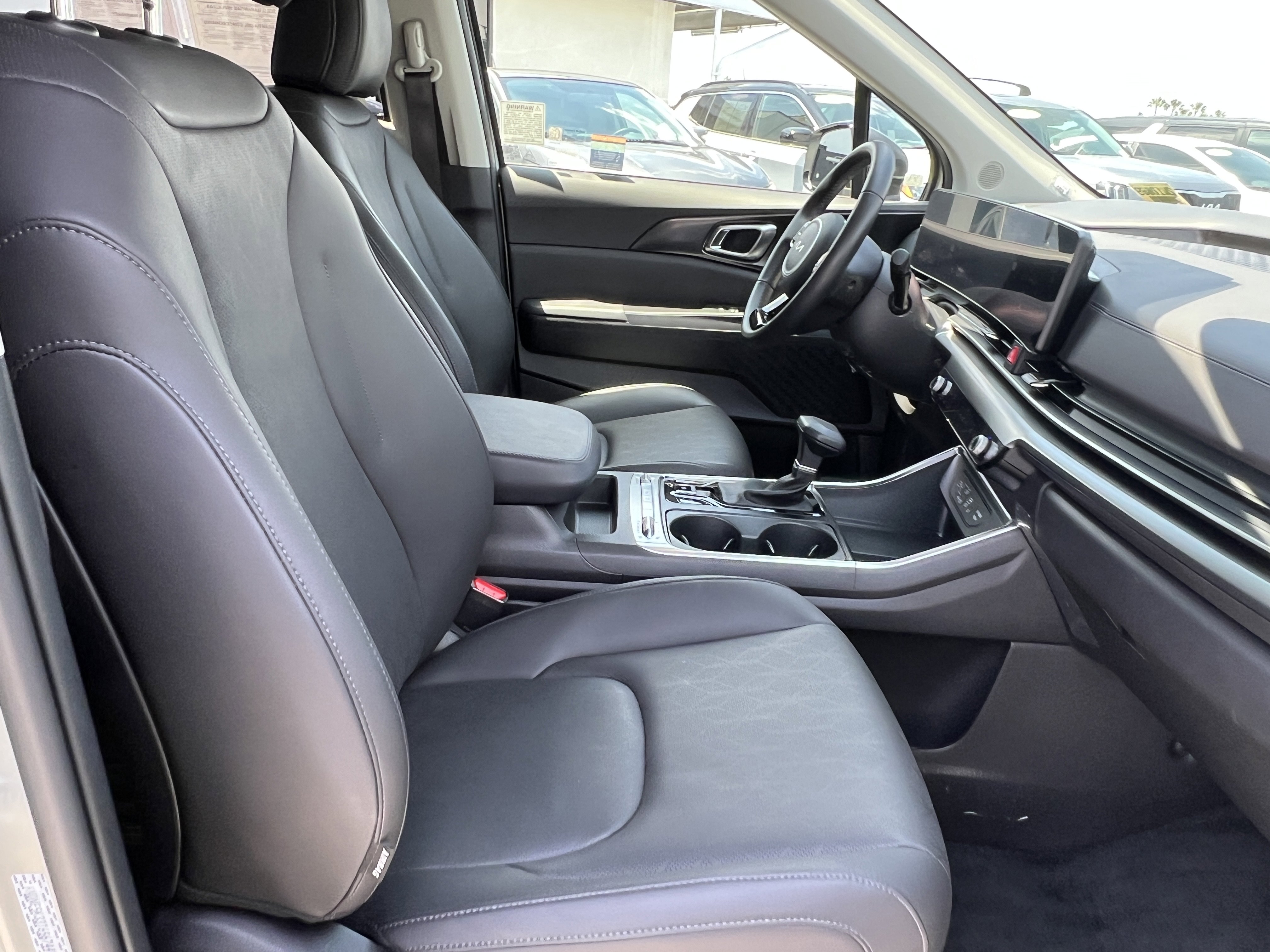Certified 2026 Kia Carnival SX w/ SX Dark Edition Package FWD image 16