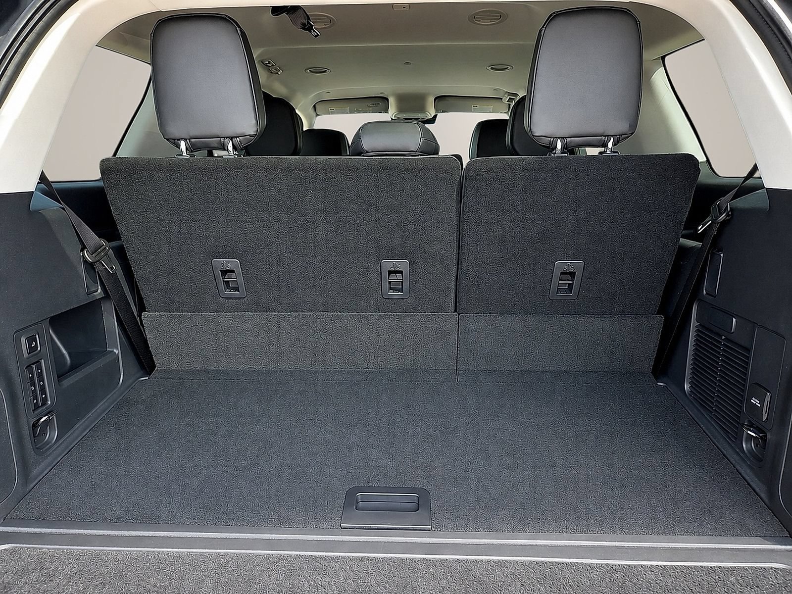 New 2027 Lincoln Navigator Premiere RWD image 5