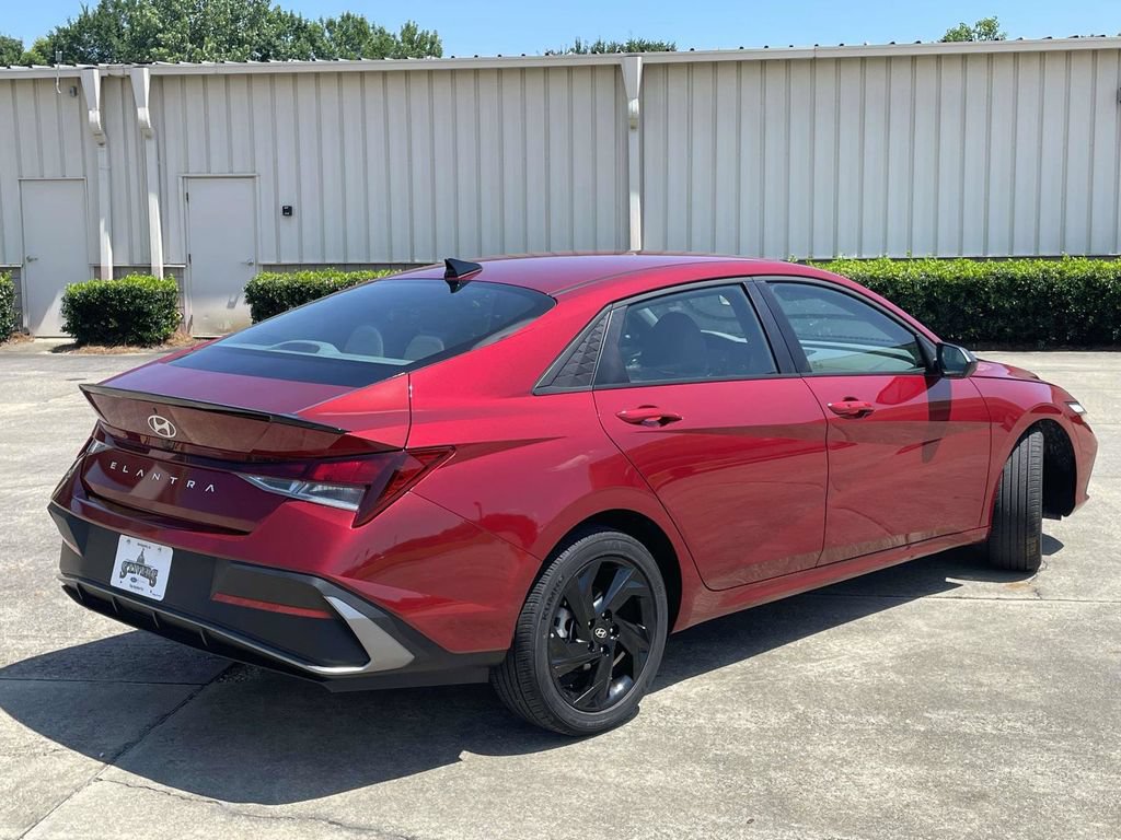 Used 2026 Hyundai Elantra Sport FWD image 3