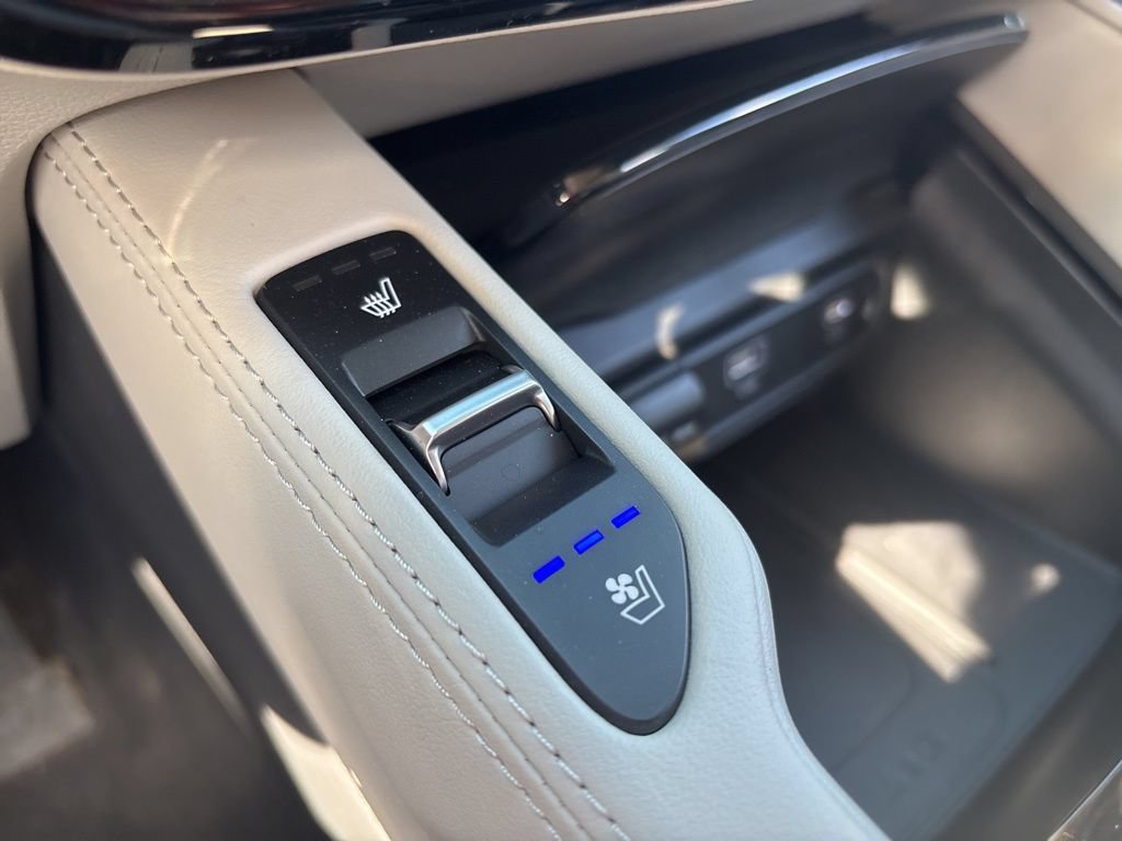 Certified 2024 Kia Telluride EX w/ EX Captain's Chair Package AWD/4WD image 38