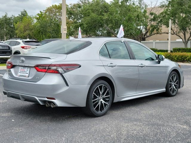 Used 2023 Toyota Camry SE w/ Convenience Package image 4