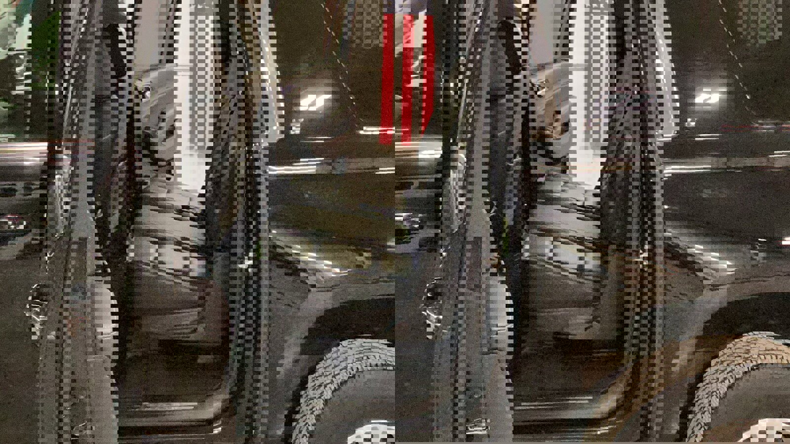 Used 2018 Chevrolet Suburban LT image 8