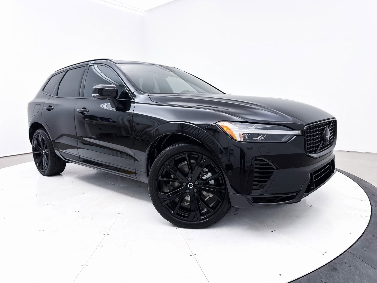 Used 2024 Volvo XC60 T8 Ultimate w/ Climate Package image 10