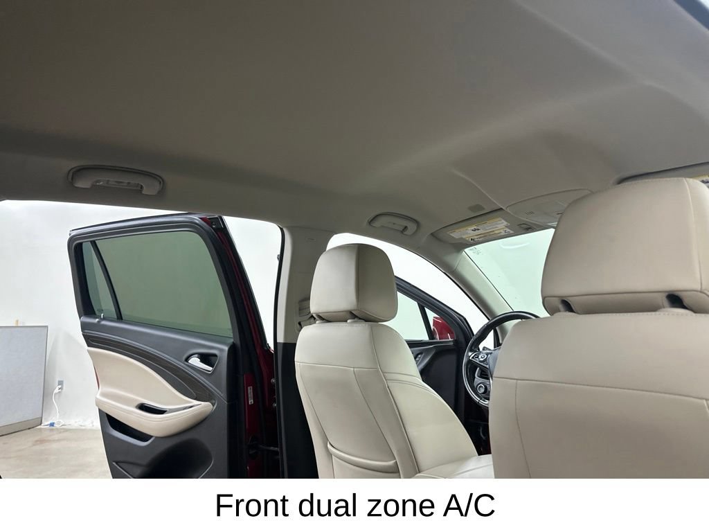 Used 2020 Buick Envision Essence AWD/4WD image 23