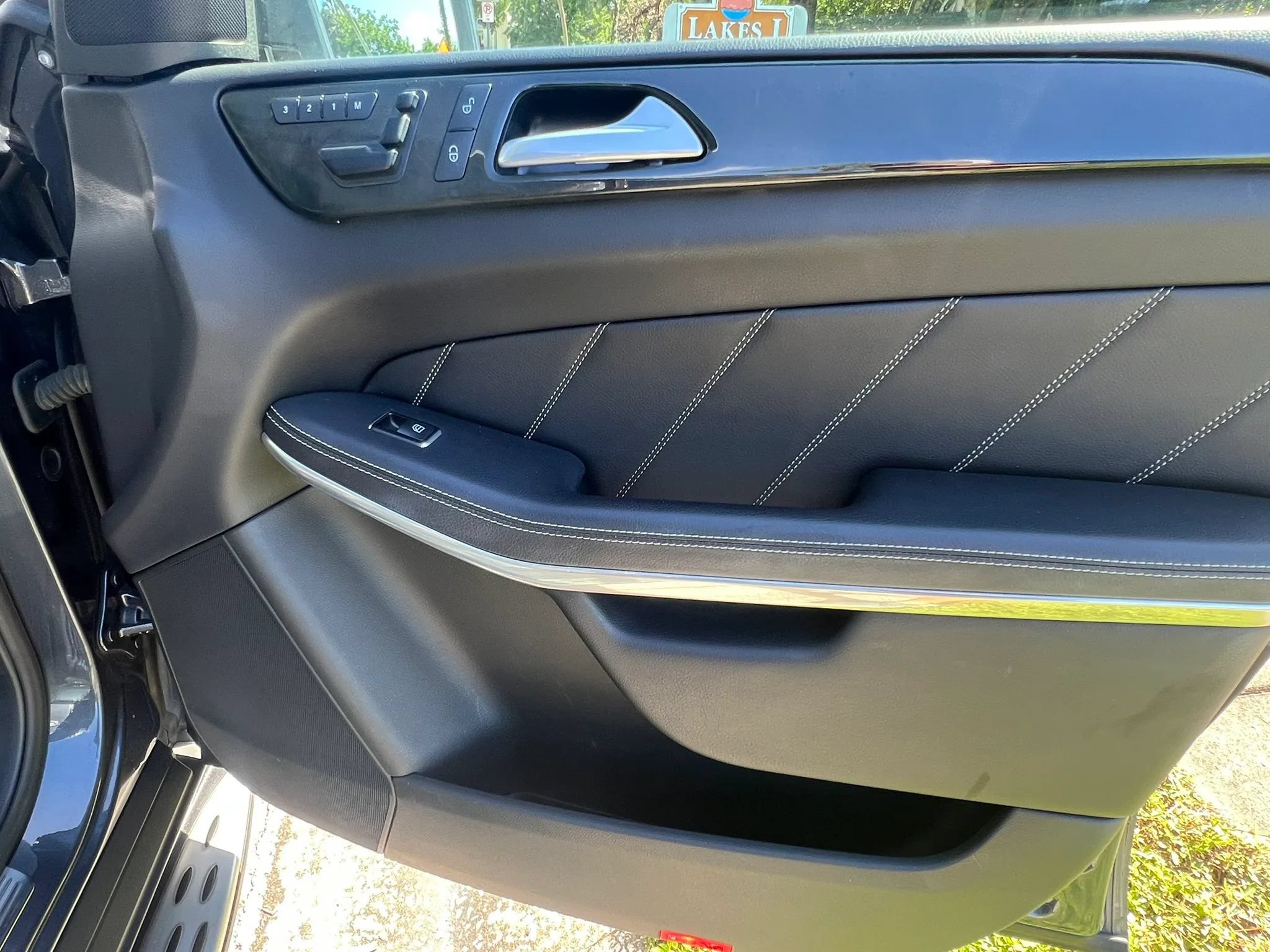 Used 2014 Mercedes-Benz GL 450 4MATIC w/ Lighting Package image 35