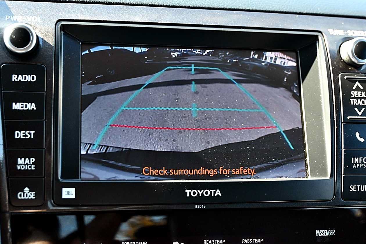 Used 2013 Toyota Sequoia Platinum AWD/4WD image 38