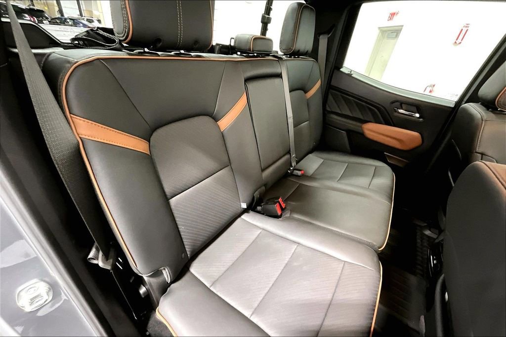 Used 2025 GMC Canyon AT4 w/ Technology Plus Package image 36