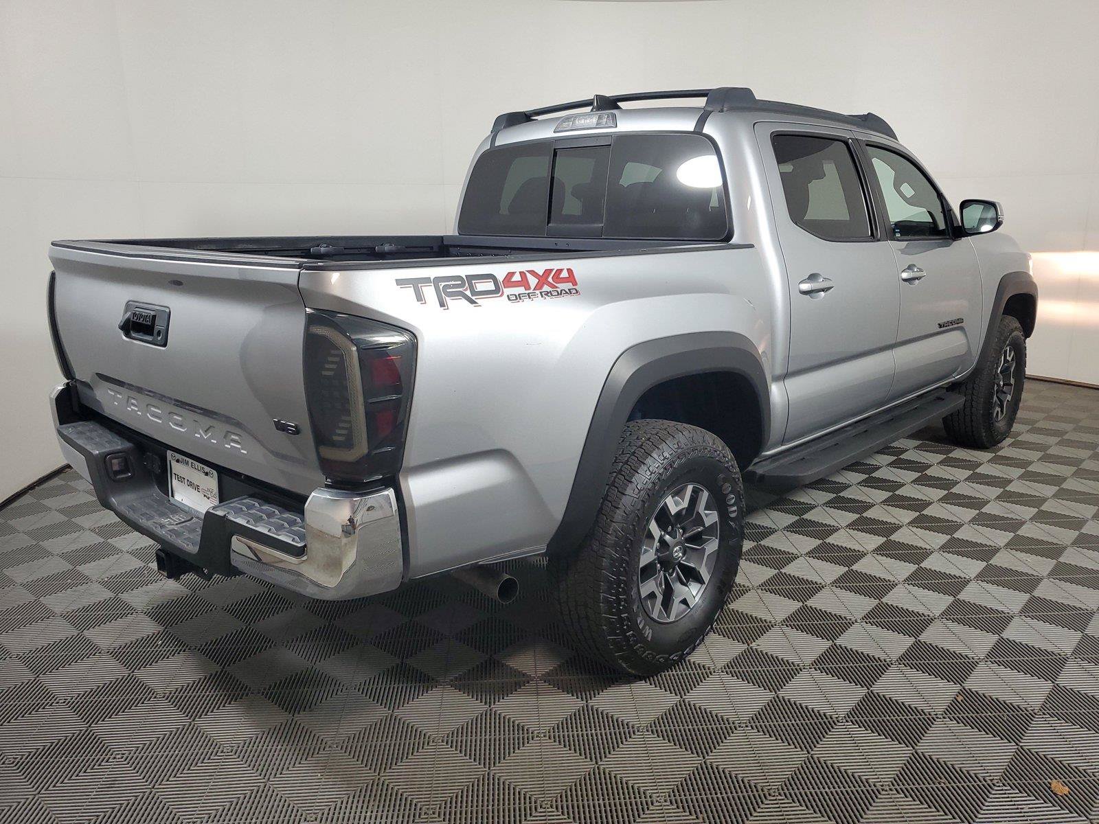Used 2023 Toyota Tacoma TRD Off-Road AWD/4WD image 4