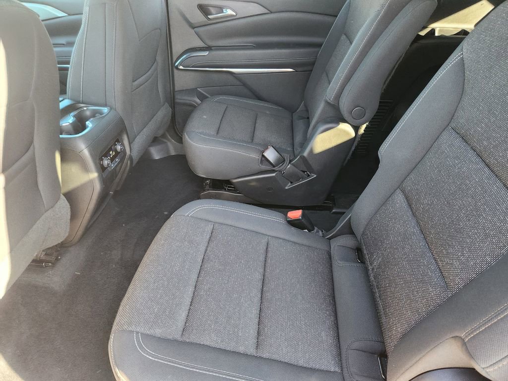 Used 2025 Chevrolet Traverse LT image 30