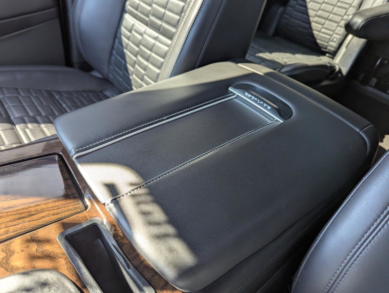 Used 2022 Cadillac Escalade ESV Sport Platinum AWD/4WD image 31