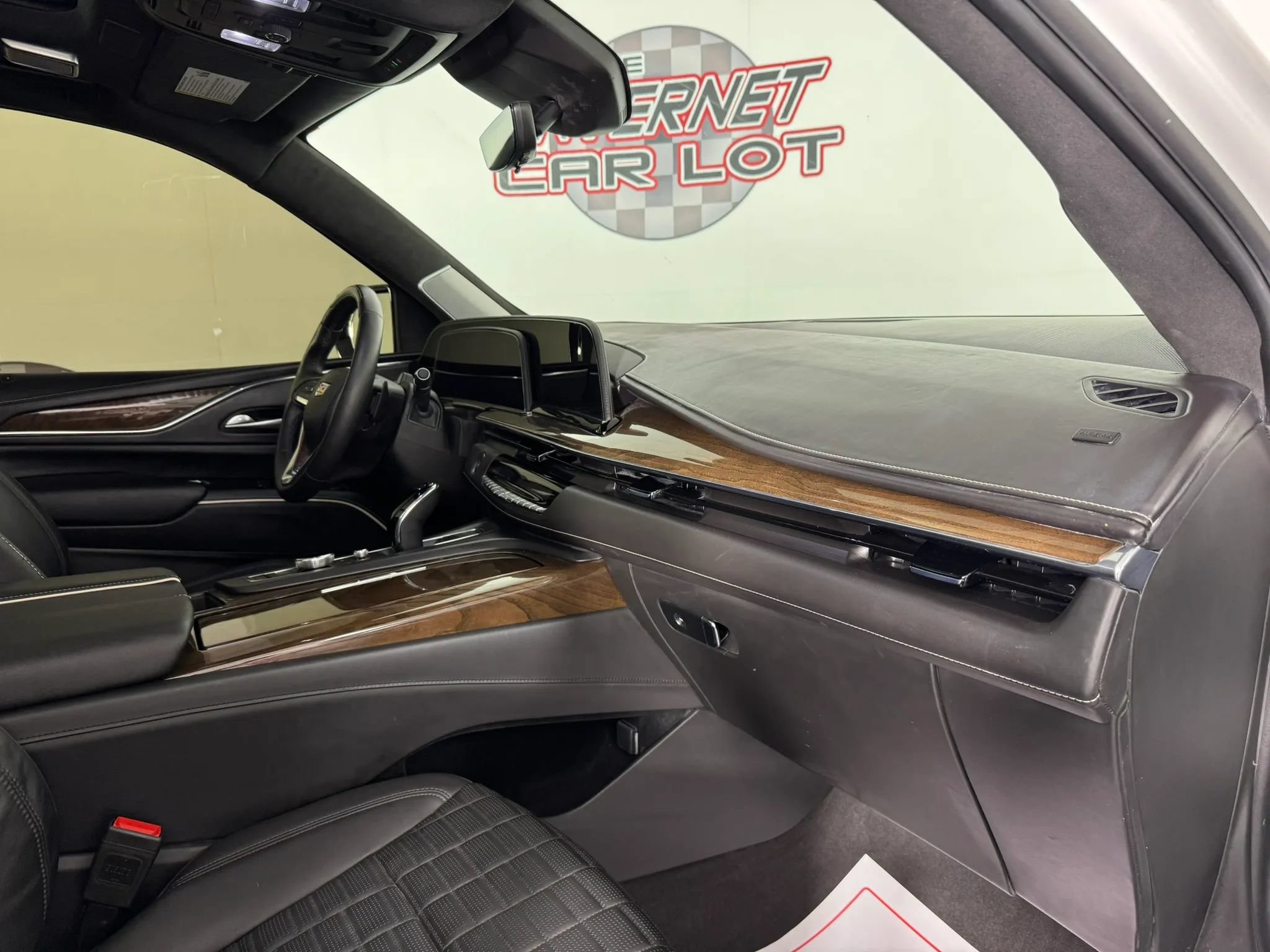 Used 2024 Cadillac Escalade Sport Platinum w/ LPO, ONYX Package AWD/4WD image 12