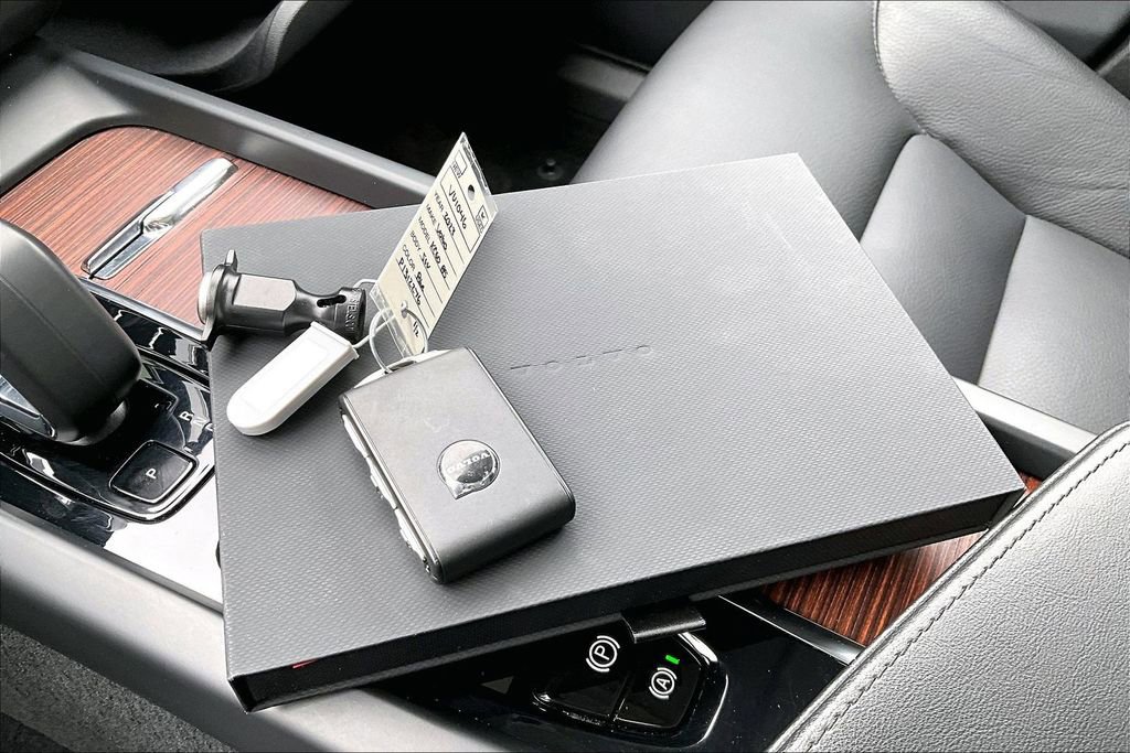 Certified 2023 Volvo XC60 B5 Plus w/ Protection Package Premier image 34