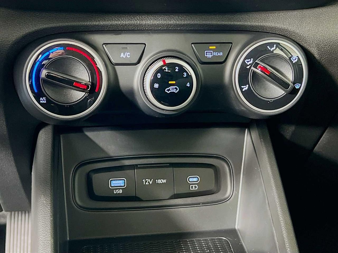 New 2026 Hyundai Venue SE FWD image 11