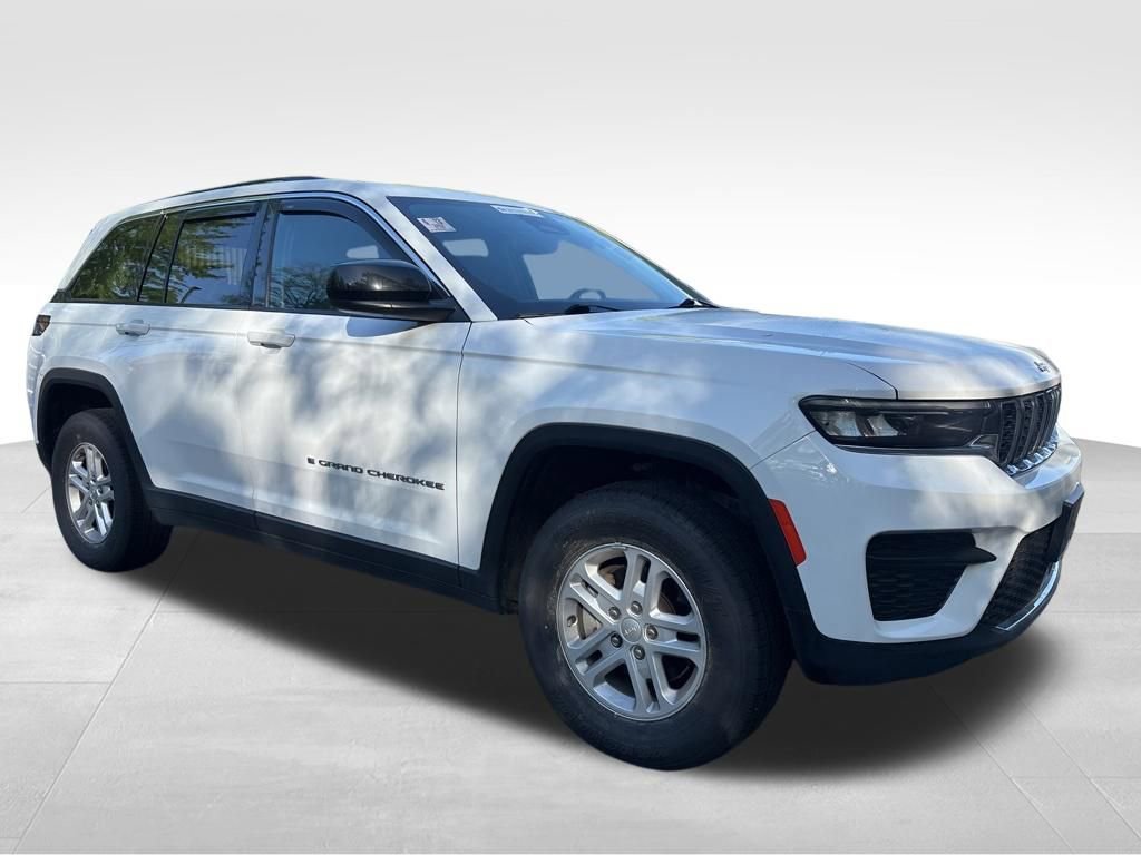 Used 2023 Jeep Grand Cherokee Laredo w/ Trailer Tow Prep Group (B) image 9