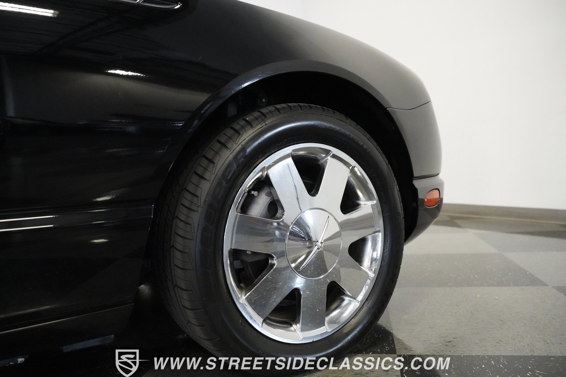 Used 2002 Ford Thunderbird image 35