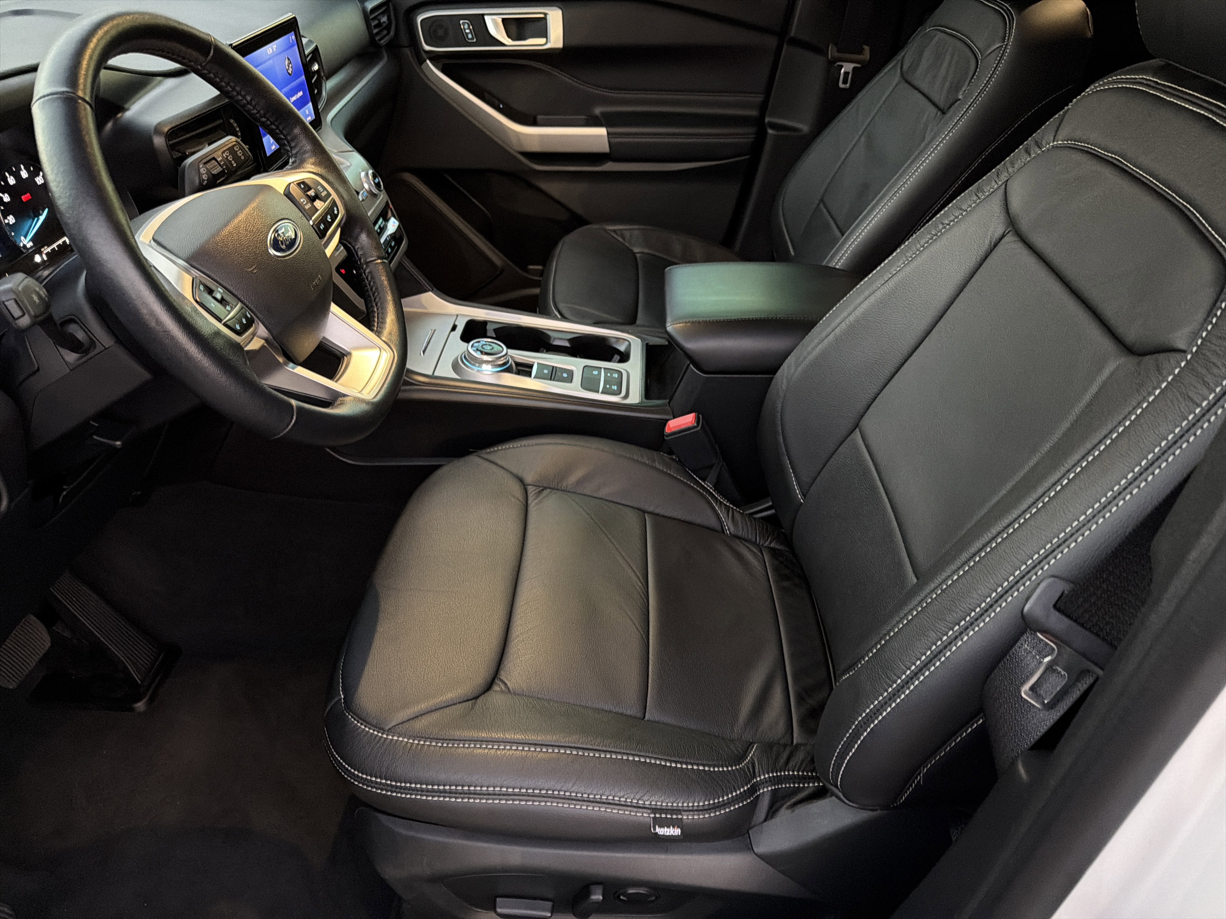 Used 2022 Ford Explorer XLT image 10