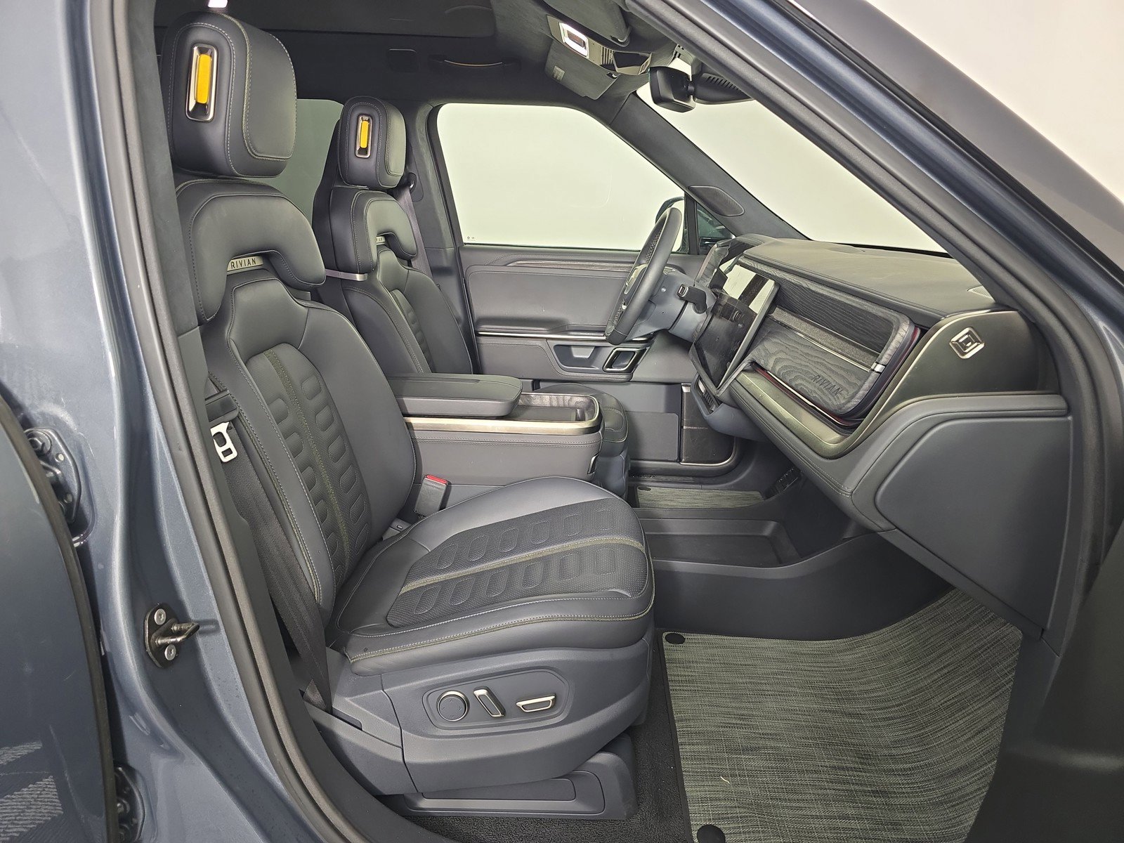 Used 2022 Rivian R1S Launch Edition image 24