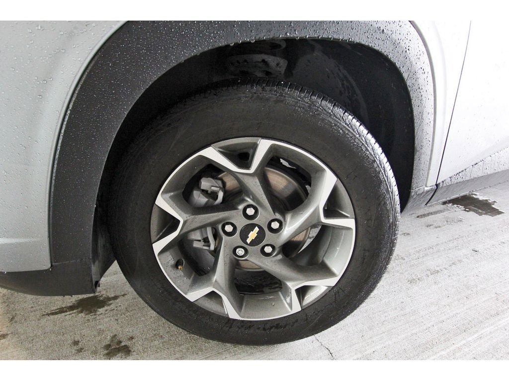 Used 2025 Chevrolet Trax LT w/ Driver Confidence Package FWD image 27