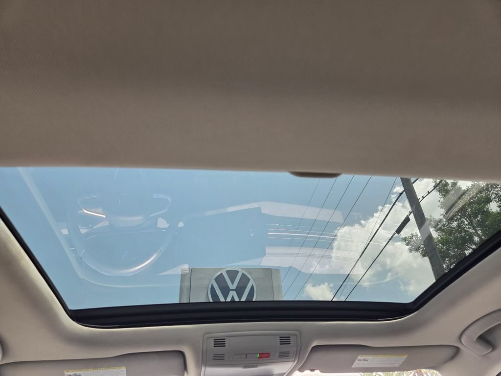 Used 2025 Volkswagen Jetta SE FWD image 20