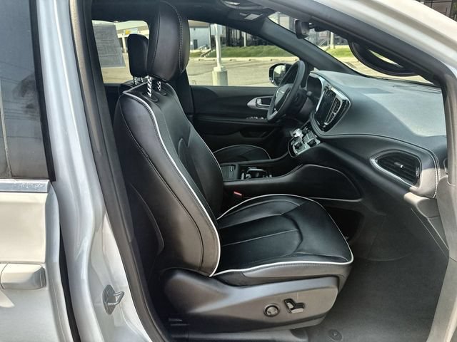 Used 2026 Chrysler Pacifica Limited AWD/4WD image 26