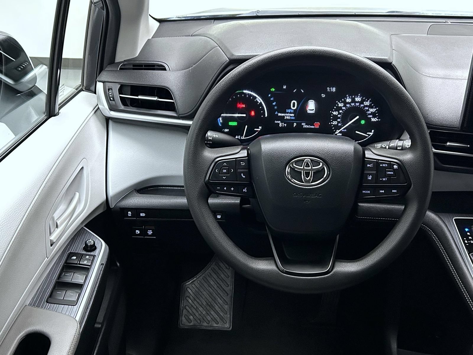 Used 2025 Toyota Sienna LE FWD image 12