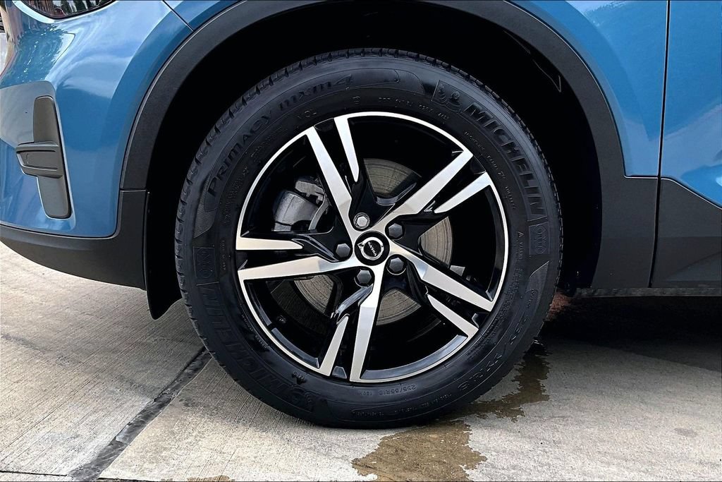 Certified 2024 Volvo XC40 B5 Core AWD/4WD image 11