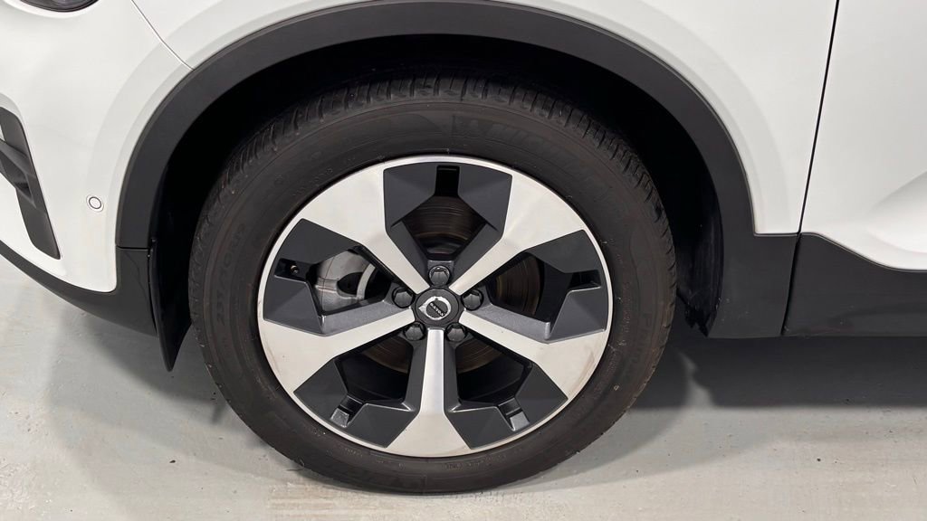 Certified 2023 Volvo XC40 B5 Plus w/ Driver Assist Package image 29