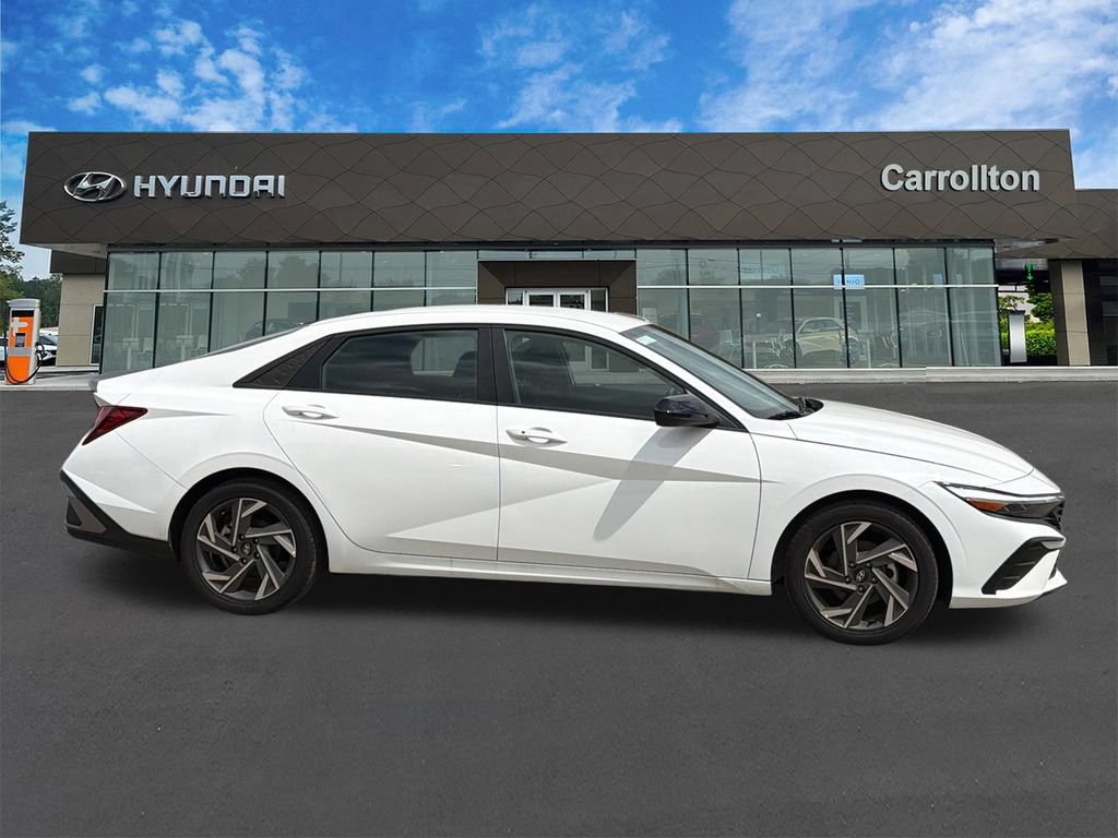 Certified 2025 Hyundai Elantra Sport FWD image 4